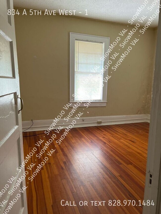 Foto del edificio - 834 5th Ave W