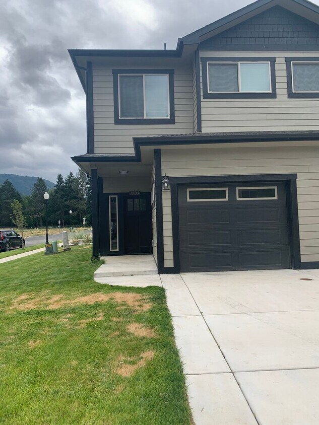 Primary Photo - 2BED2.5 BATH-TOWNHOME IN A QUIET NEIGHBORHOOD