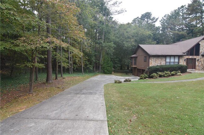 Foto del edificio - 3765 Cochran Lake Rd