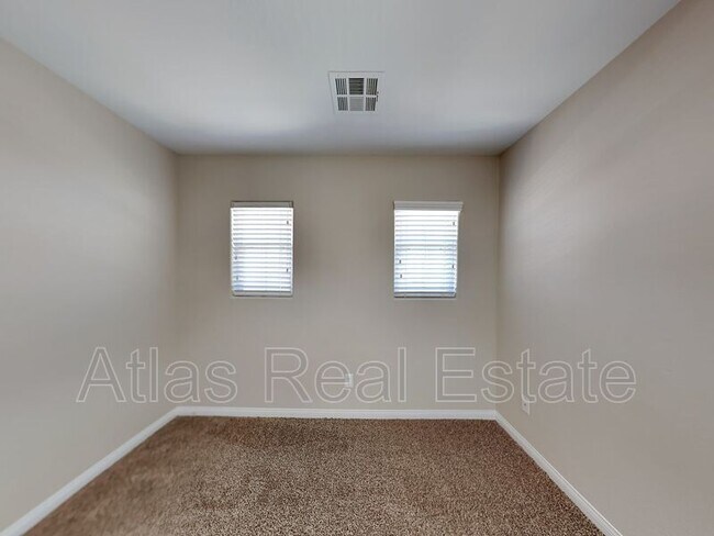 Building Photo - 10591 Mann St