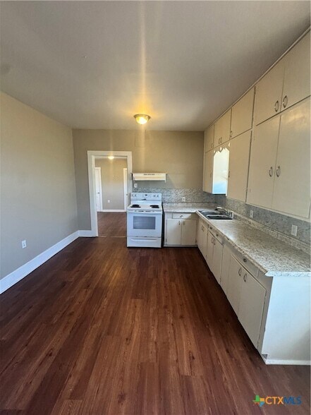 Foto del edificio - 4711 N Main St