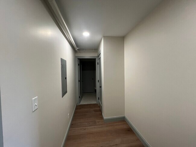 Building Photo - 160 Seabury St