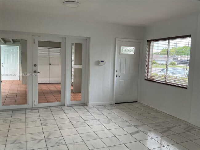 Foto del edificio - 8830 SW 200th St