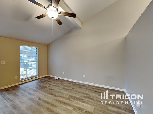 Building Photo - 16013 Woodpine Dr