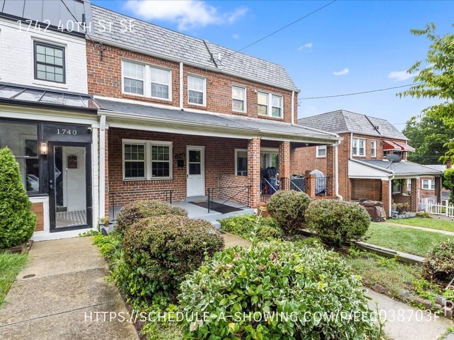 Primary Photo - Vintage Townhome in with great yard space