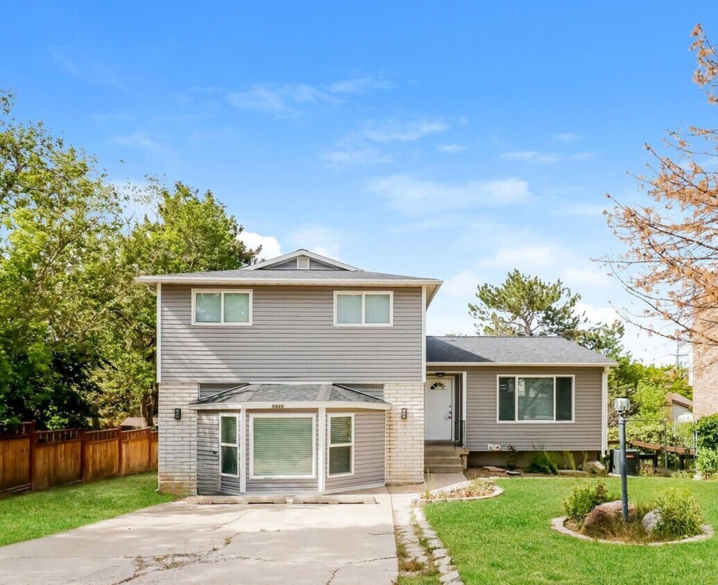 Primary Photo - 5888 W Cilma Dr
