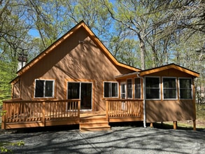 Building Photo - 224 Maple Ridge Dr