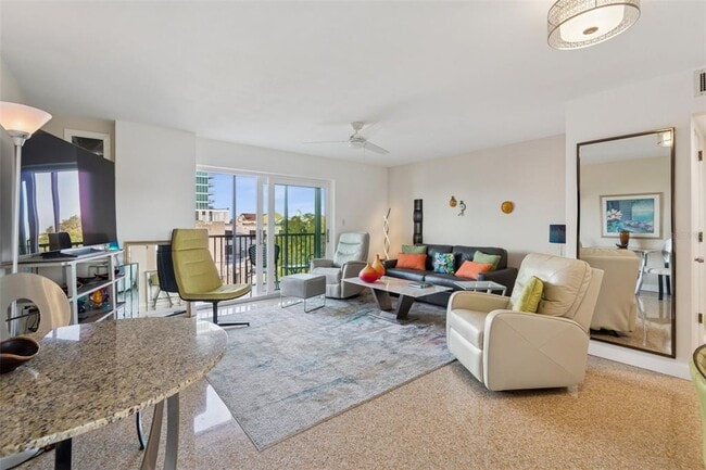 Foto del edificio - 750 Burlington Ave N