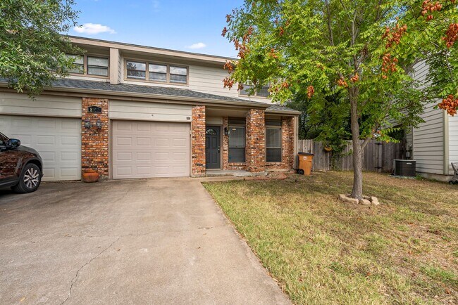 Building Photo - Stunning 2 bedrooms, 2.5 bathrooms home in...
