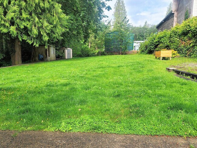 Foto del edificio - 3 Bedroom Home Convenient Bremerton Location!