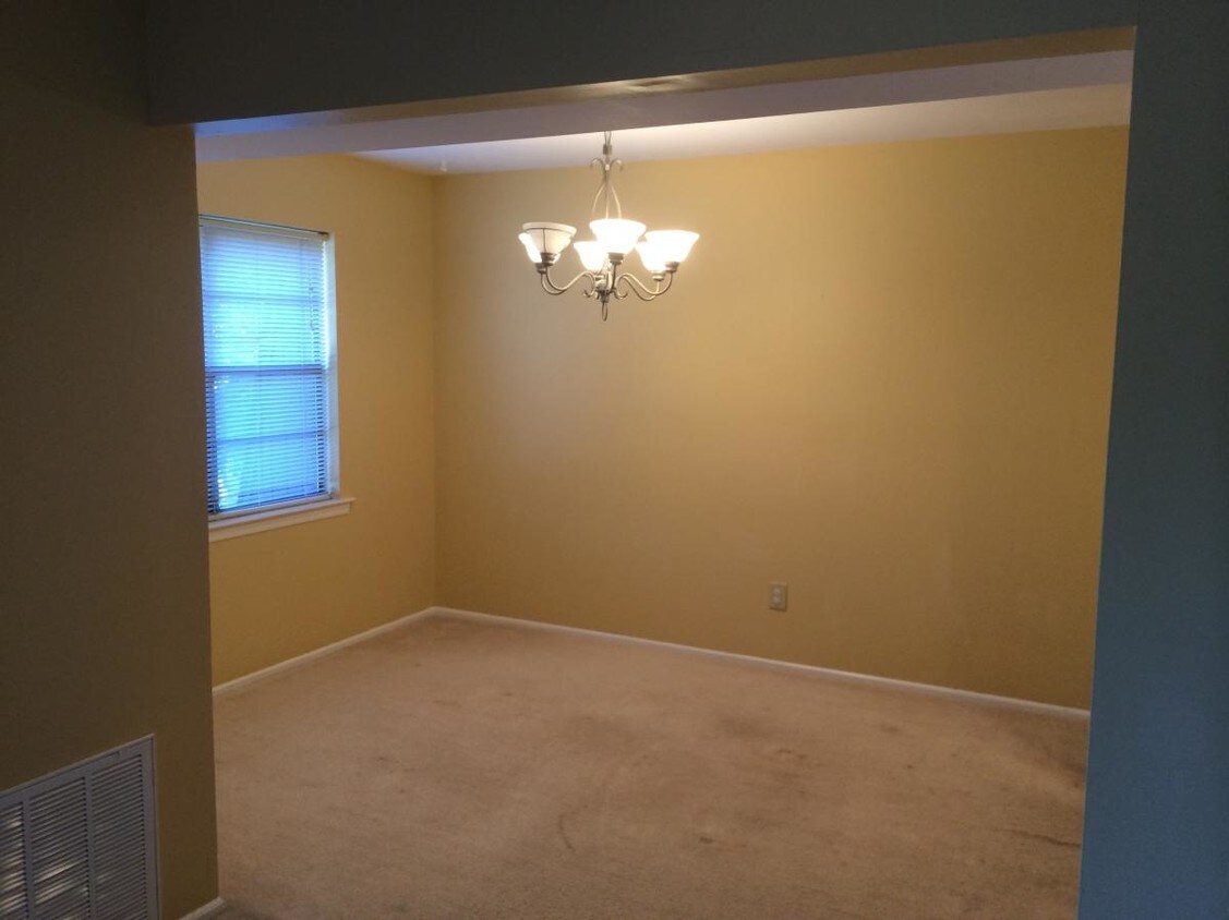 Foto principal - 2131 Old Stone Mill Dr