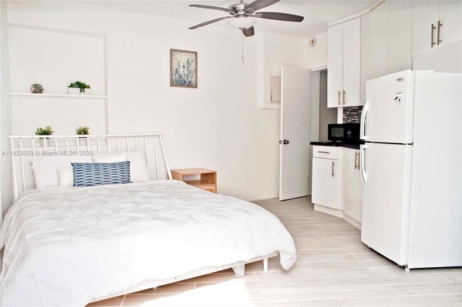 Building Photo - 4105 N Ocean Dr