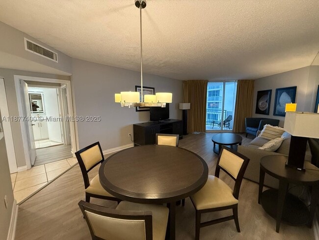 Foto del edificio - 17375 Collins Ave