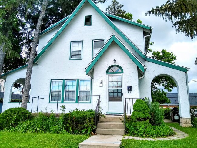 Building Photo - 321 S Eagleson Ave