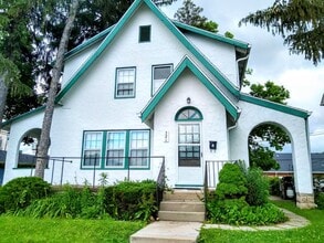 Building Photo - 321 S Eagleson Ave
