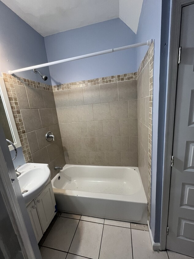 Foto principal - 3400 E Baltimore St