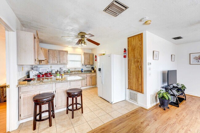 Building Photo - 3602 Waterloo Dr