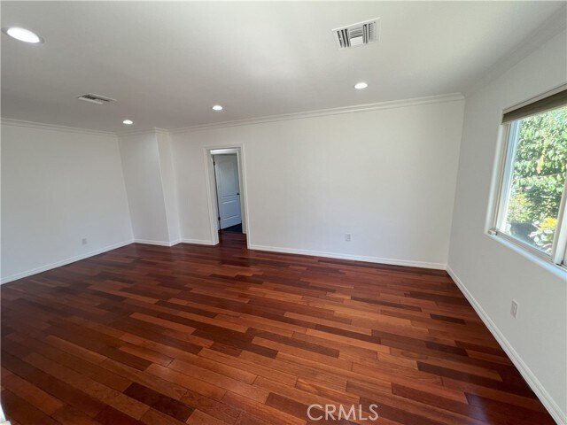 Building Photo - 5901 Jamieson Ave