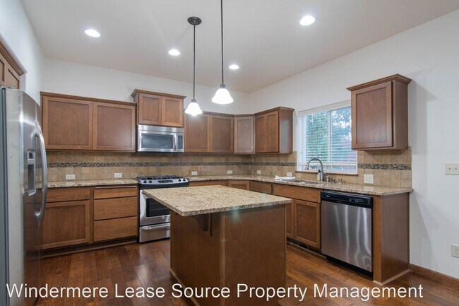 Foto del edificio - 5 br, 3.5 bath House - 1999 N Winchester St