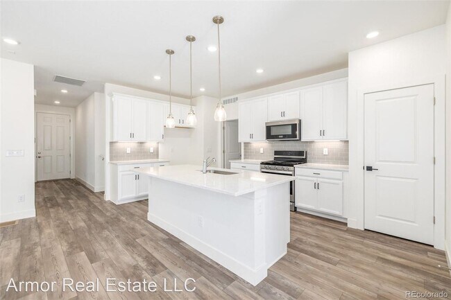Foto del edificio - 3 br, 2 bath House - 6066 N Nepal St.