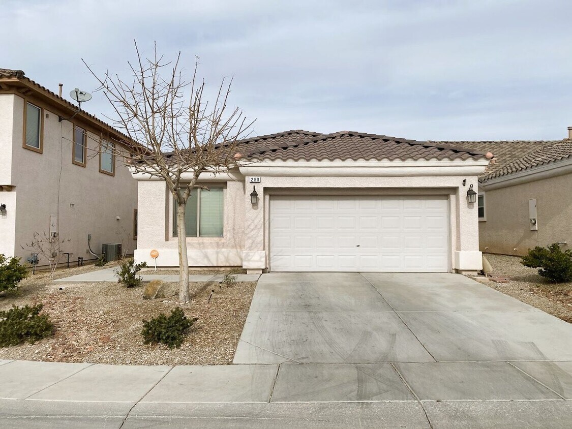 Primary Photo - Single story Rhodes Ranch guard gated home...
