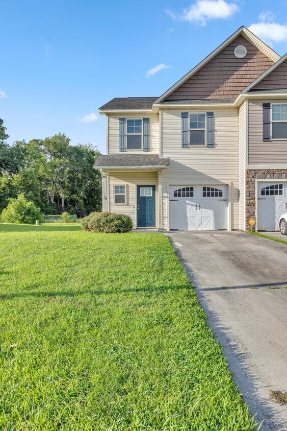 Primary Photo - Welcome to Winstead Place!