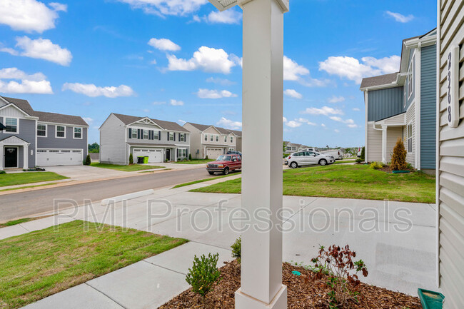 Building Photo - 2368 Brokeshire Dr