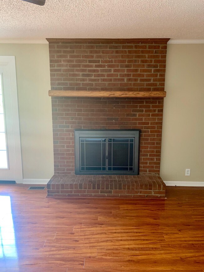 Building Photo - 2448 Braxton Bragg Dr