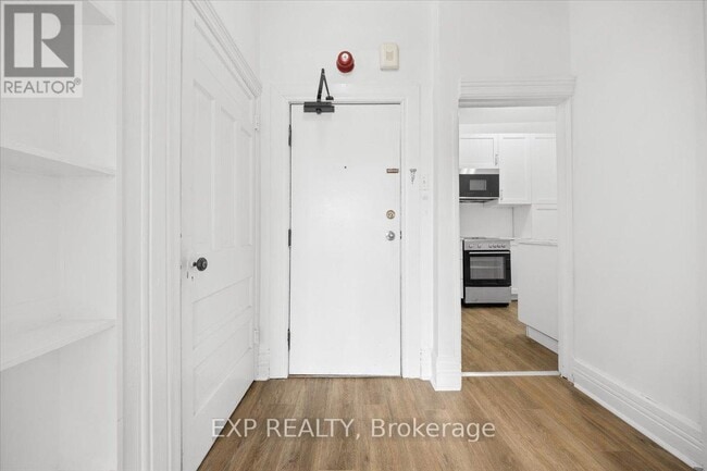 Building Photo - 484 Gilmour St