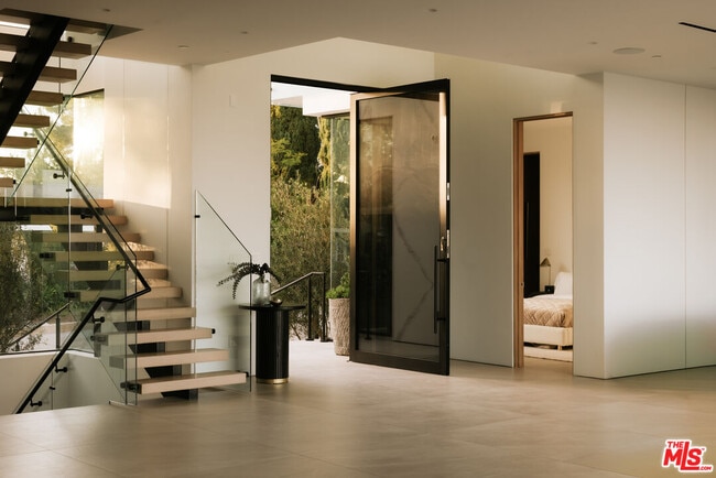 Building Photo - 2180 Stradella Rd