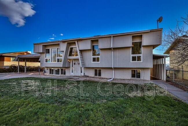 Building Photo - 328 Pectol St