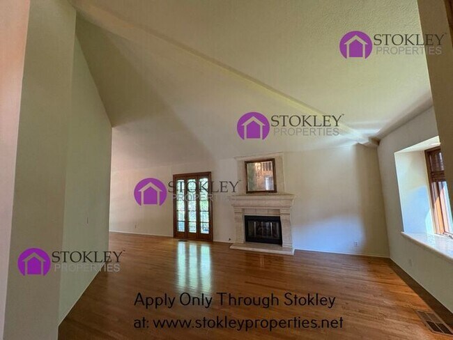 Foto del edificio - 270 Live Oak Dr