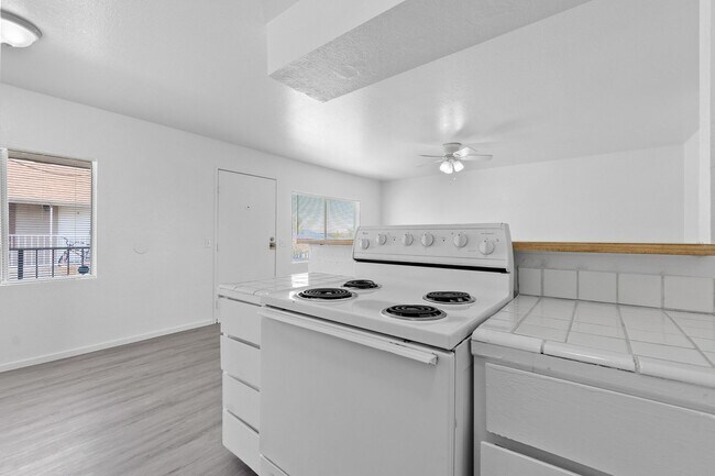 Foto del edificio - Charming 2-Bedroom Unit!