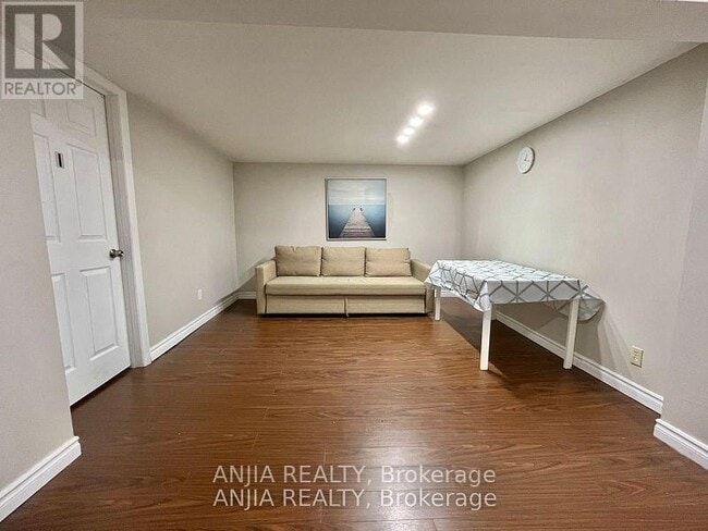 Building Photo - 298 Empress Ave