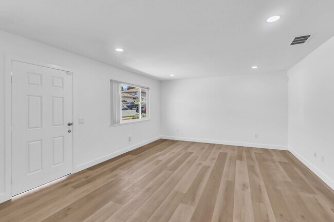 Foto del edificio - 3531 Rainbow Ln