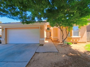 Building Photo - 7556 N Vista Ave