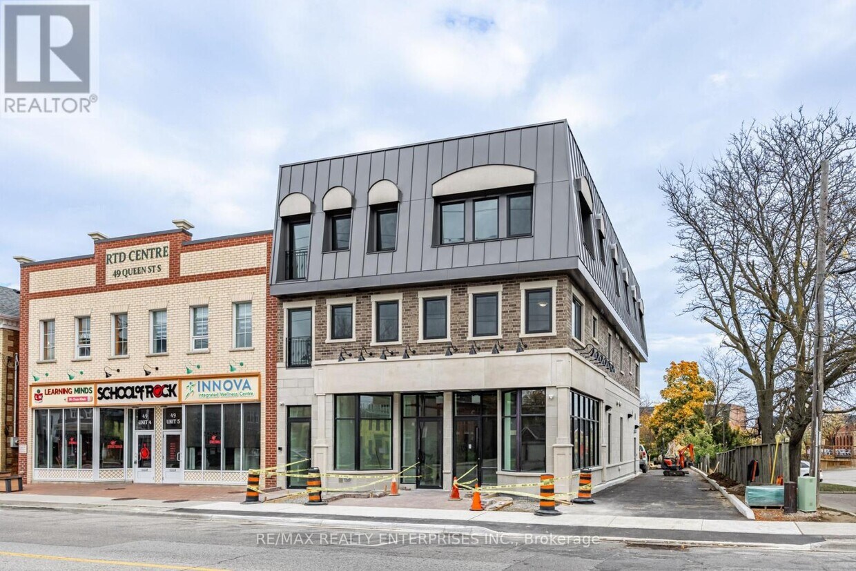 Photo principale - 53-353 Queen St S