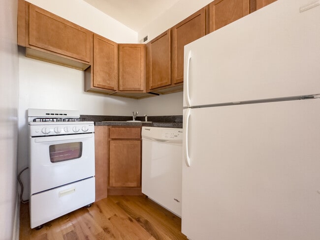 Building Photo - 348 Park Ave