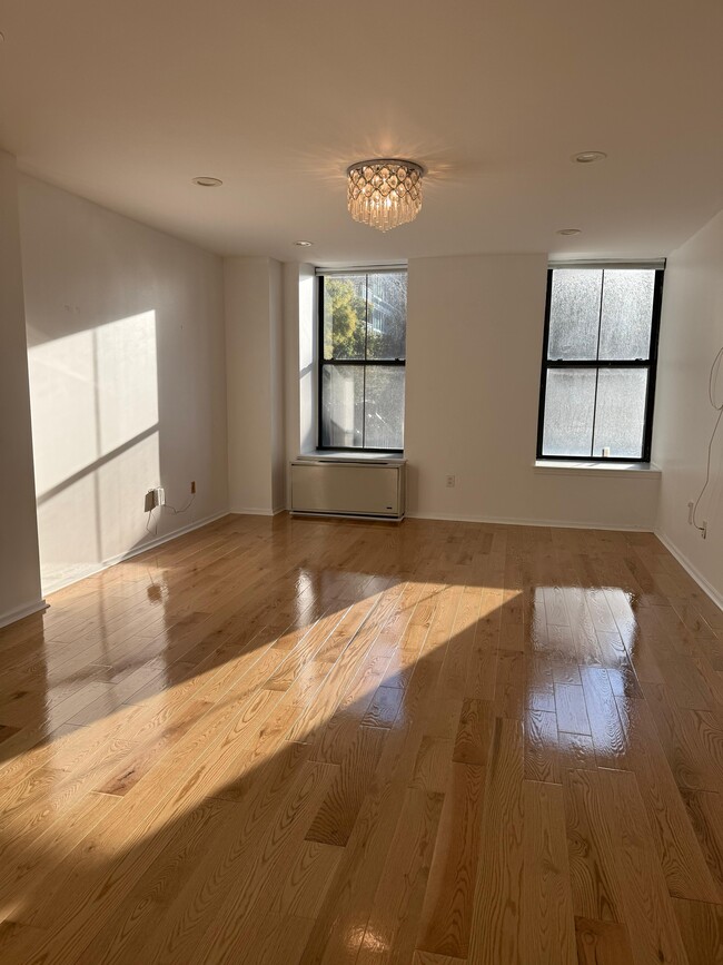 Spacious Living room with high ceiling - 1 Greene St Apartments