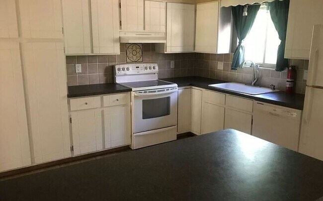 Foto del edificio - 801 Gallup Rd