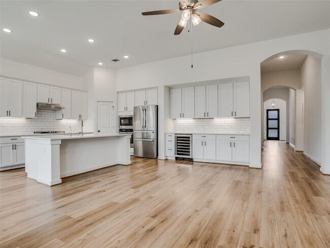 Building Photo - 150 Biscayne Bay Bend