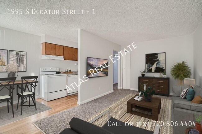 Building Photo - Spacious and Bright - 1 bed/1 bath - Walki...