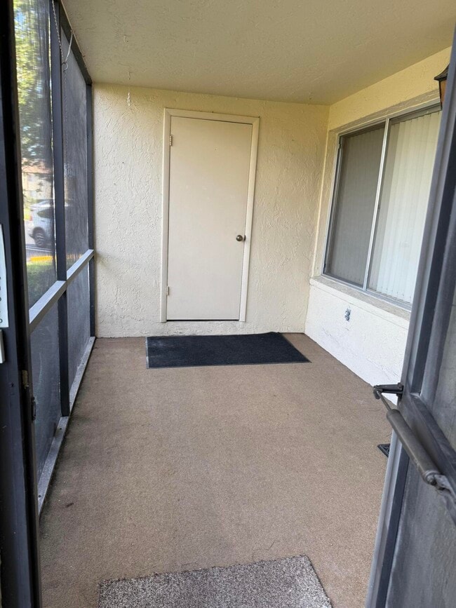 Building Photo - 320 Knotty Pine Cir