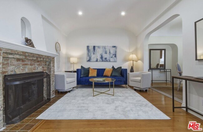 Foto del edificio - 8704 Ashcroft Ave