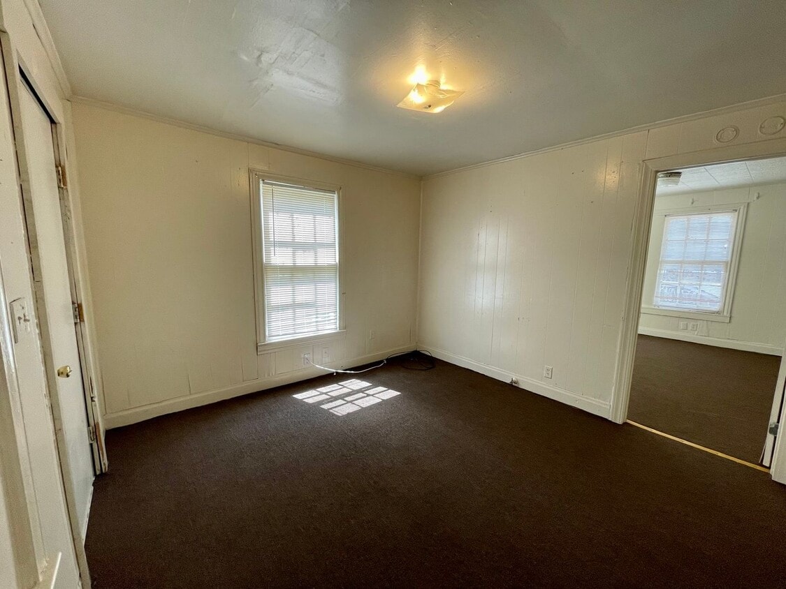 Primary Photo - 4143-4143 Ector Ave