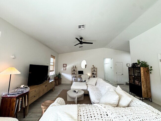Foto del edificio - "Spacious 4-Bedroom, 2-Bathroom home in Prime Yuma!"