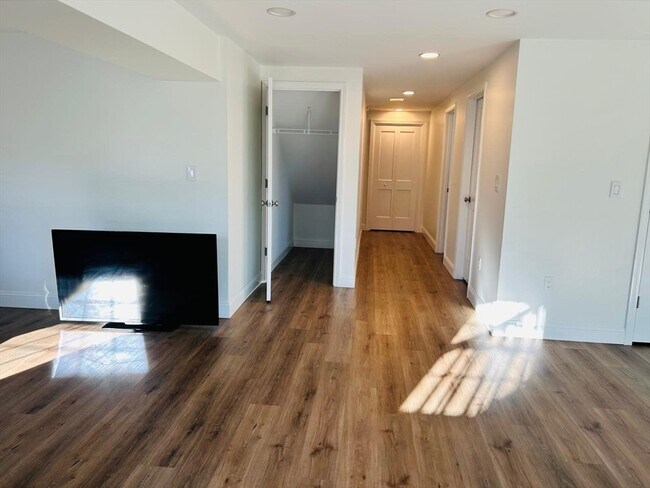 Foto del edificio - 43 Toscano Wy