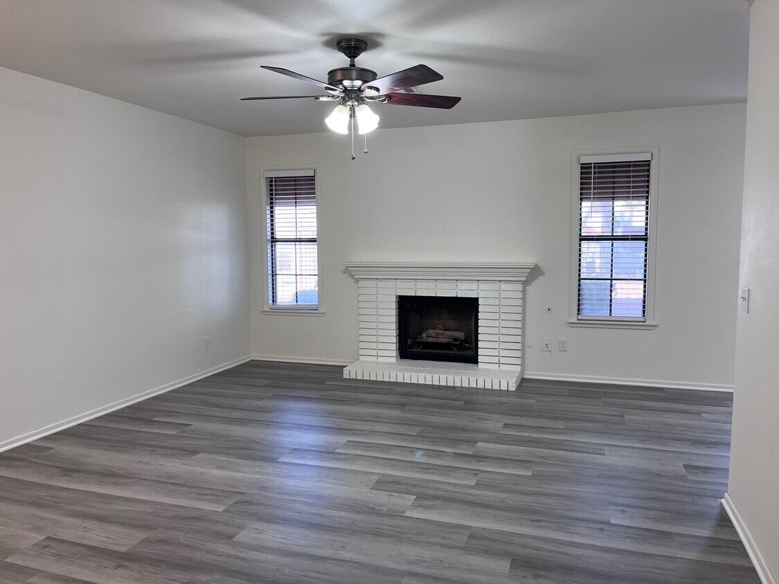 Foto principal - First Floor Condo - W. Tropicana Ave.