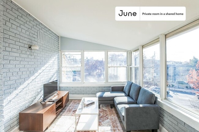Building Photo - Room in Shared 7 bed/6 bath home in Dupont Park