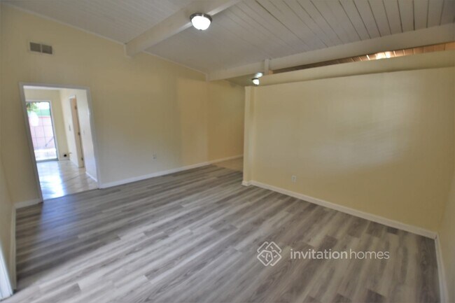 Building Photo - 18115 E Gladstone St